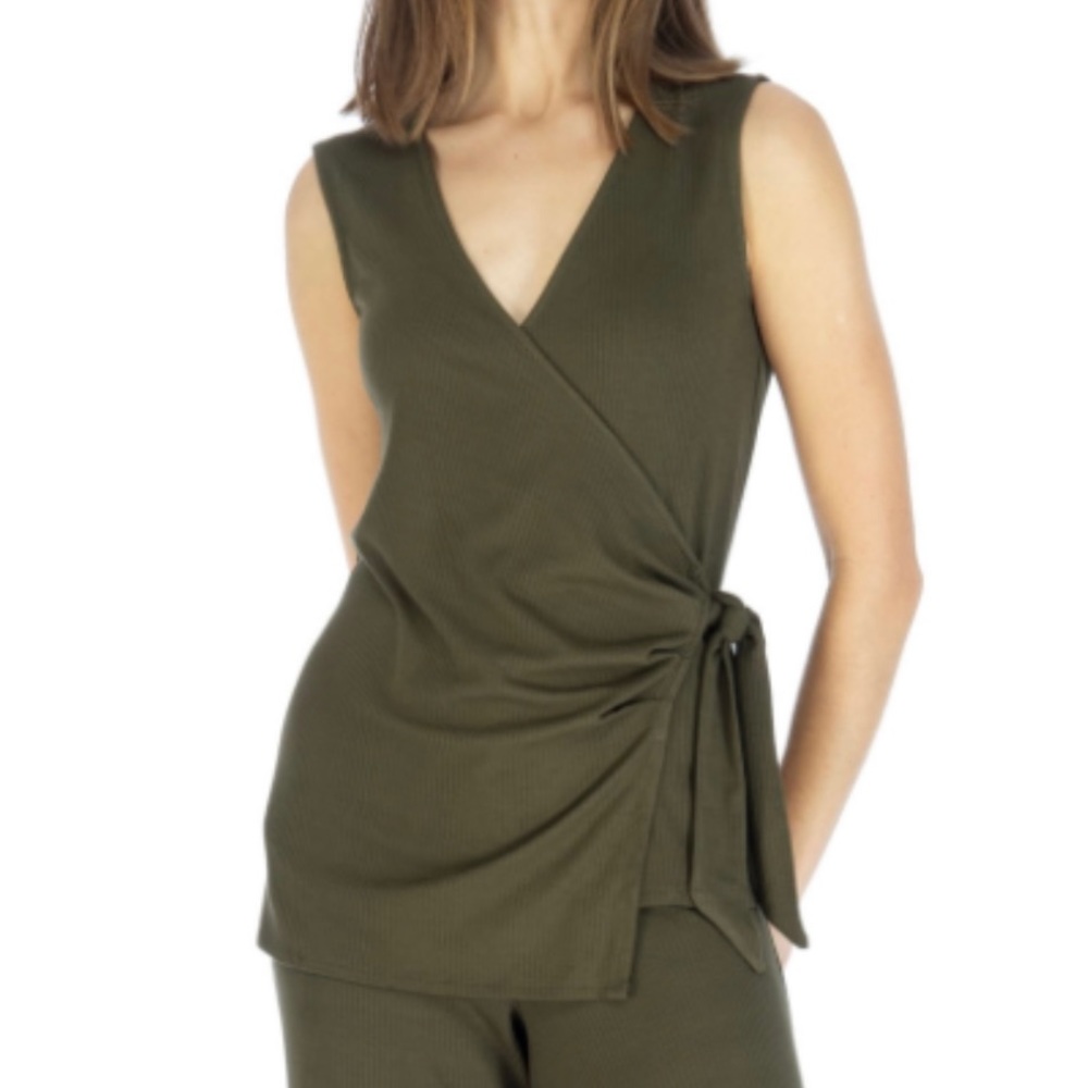 NWT Bobeau V-neck rib wrap tank top medium